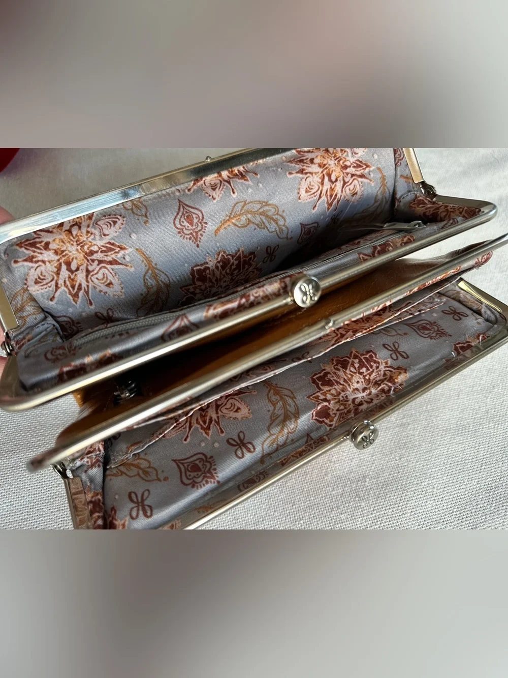 HOBO Lauren Clutch Wallet Polished Leather in Truffle